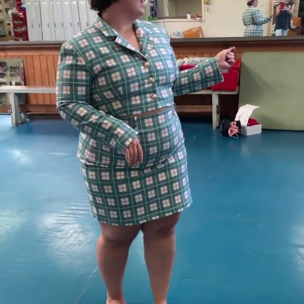 Cropped Blazer w/ scrunchie